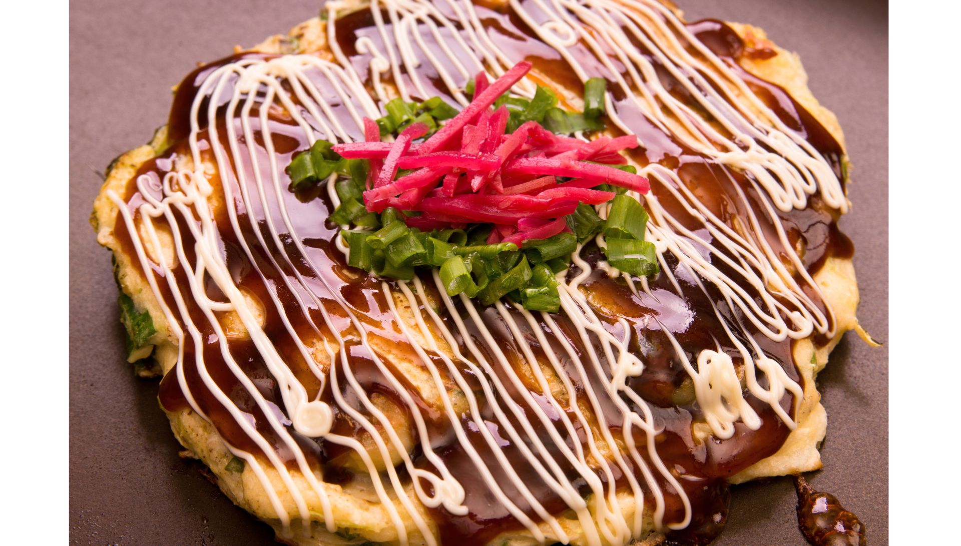 鉄製フライパンで作るお好み焼き｜ホットプレートでは出せない香ばしさ